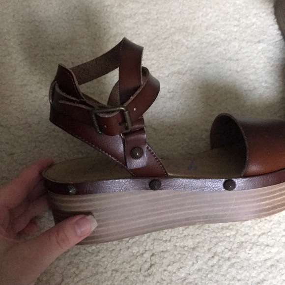 Blow Fish Platform Sandal - Picture 3 of 4